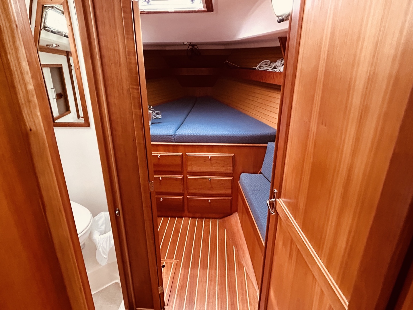 2004 Sabre 426 - Image 26