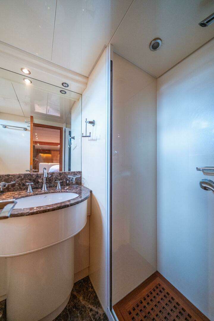 2001 Mangusta 80 - Image 40