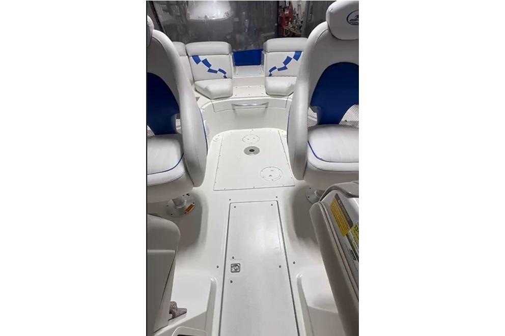 1999 Tide Craft Trophy Angler boat interior with white and blue seating.