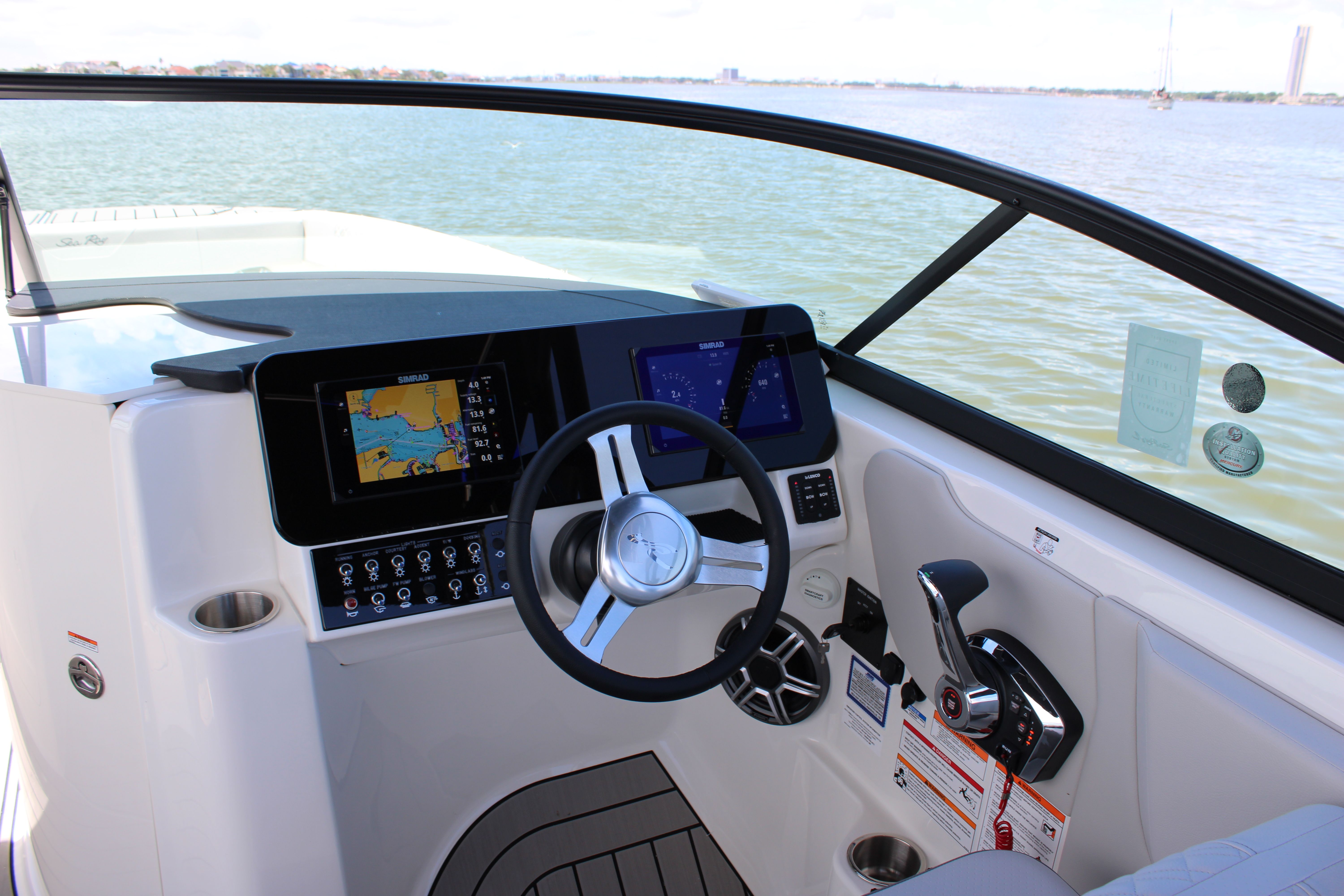2026 Sea Ray SDX 270 Outboard - 41
