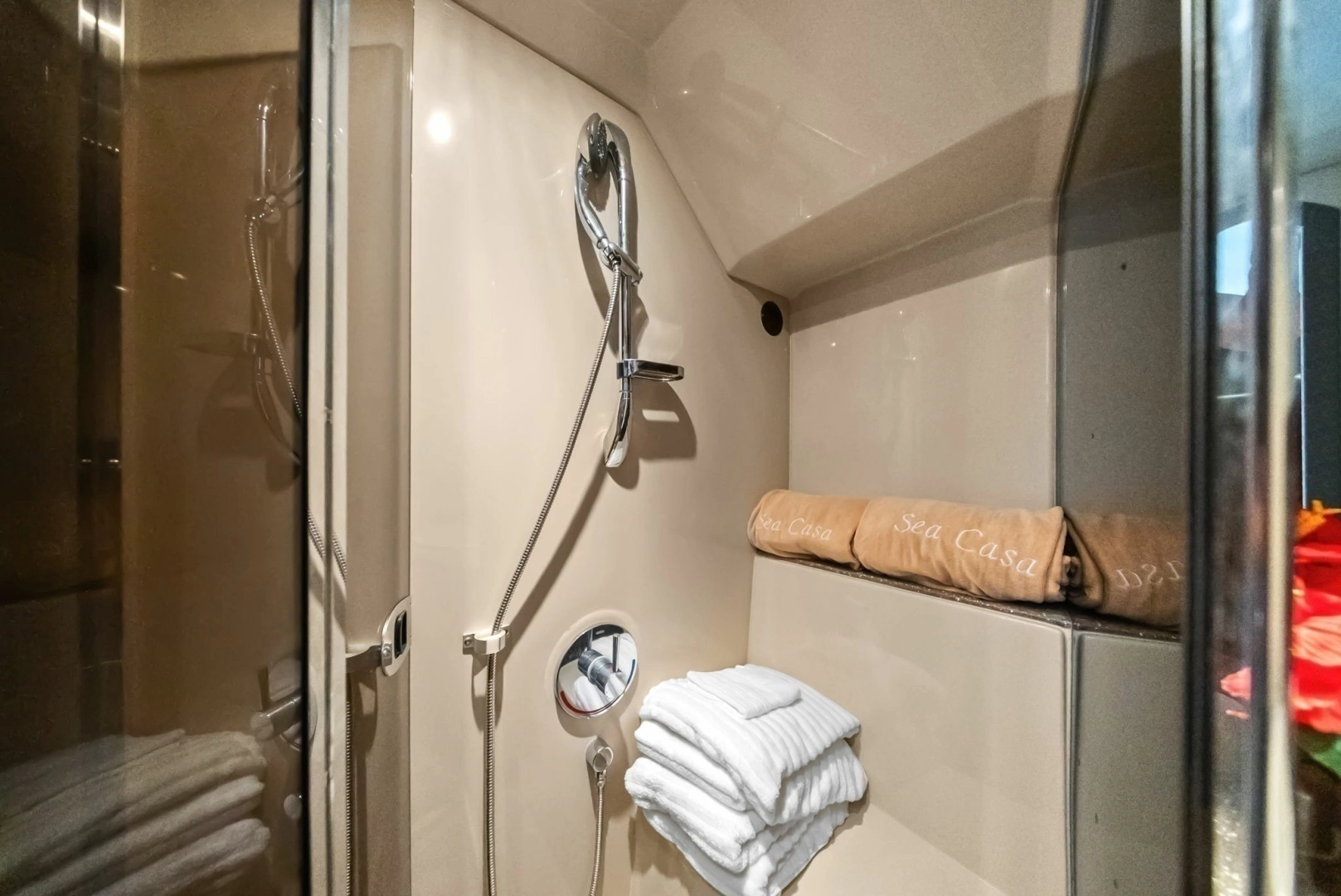 2012 Cruisers Yachts 540 Coupe - Image 26