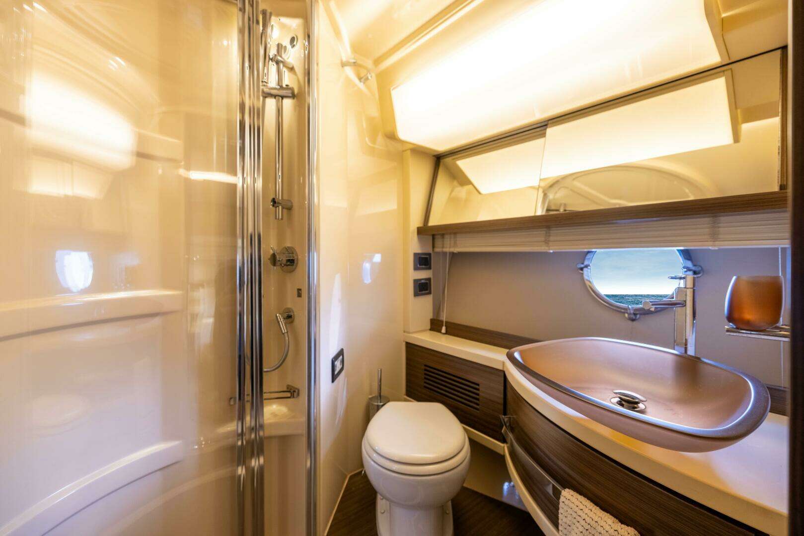 2015 Azimut 64 Flybridge - Image 28