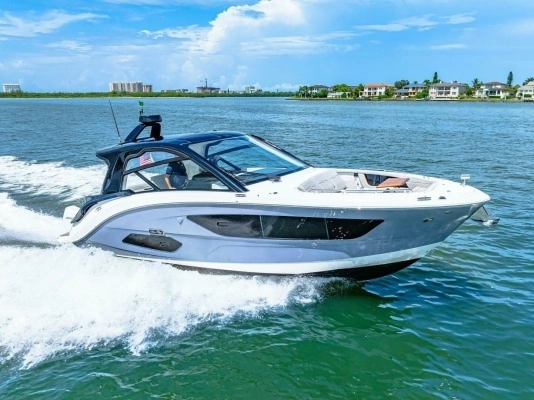 2022 Sea Ray 370 Sundancer