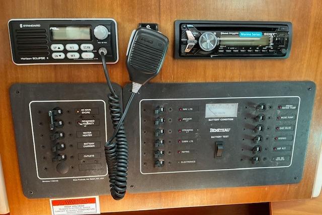 Control panel of a 2000 Beneteau Oceanis 321 sailboat with radio and audio system.