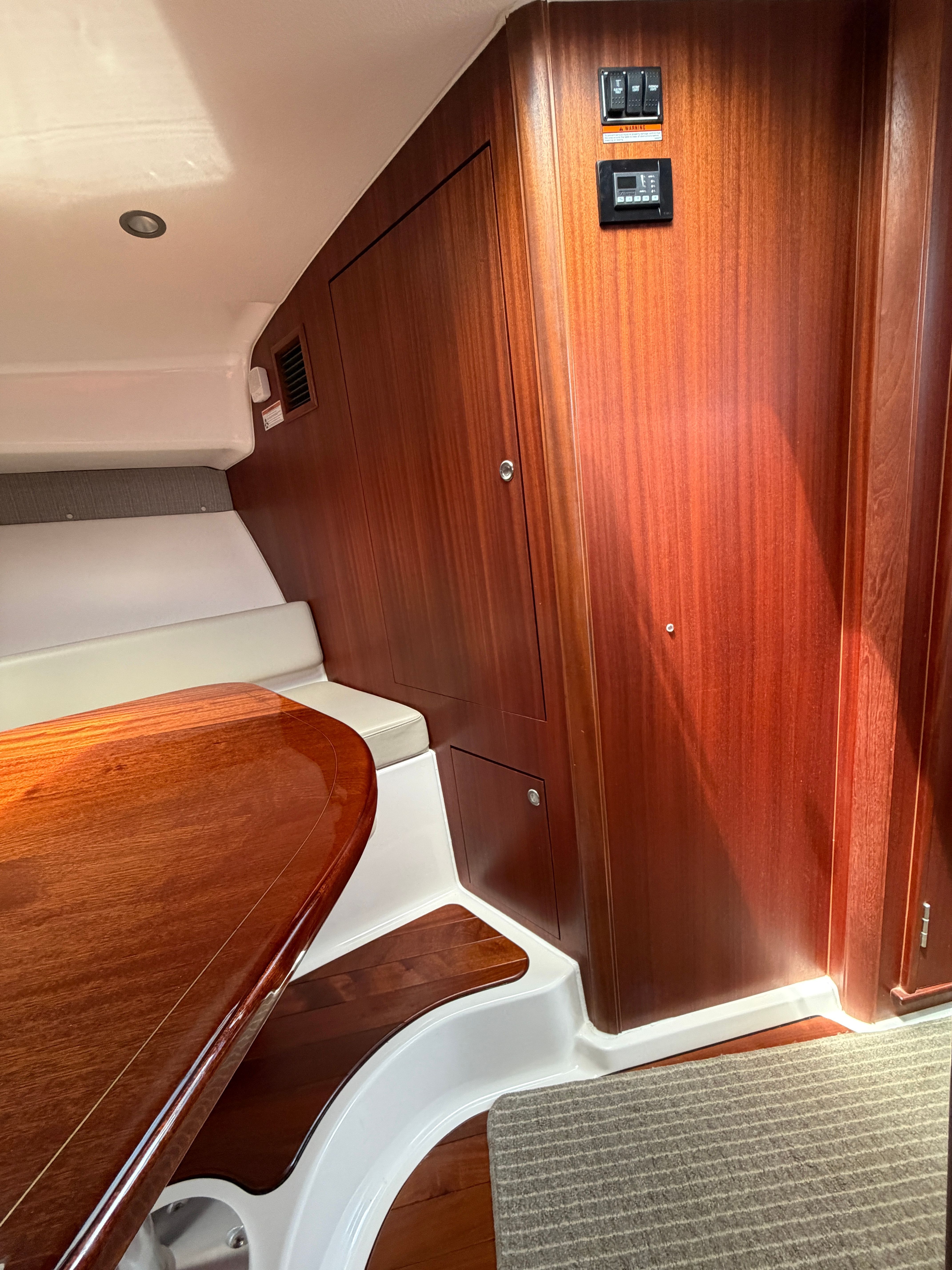 2017 Pursuit OS 385 Offshore - 38