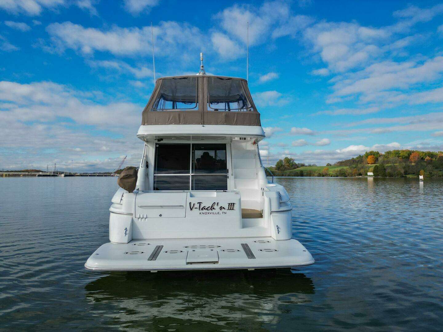 2002 Cruisers Yachts 5000 Sedan Sport - Image 4