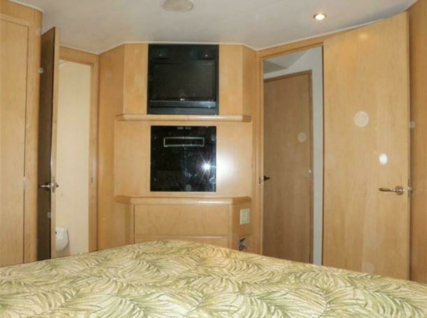 1998 Caterpillar Sportfish - Image 22