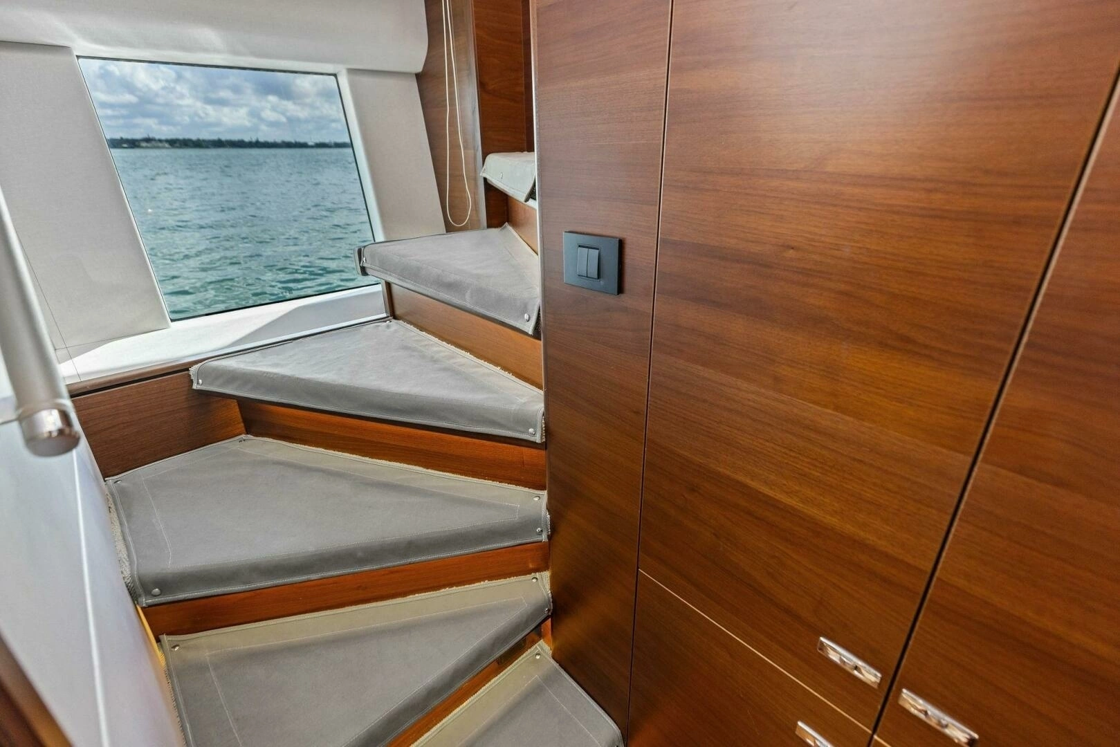 2018 Princess Y75 Motor Yacht - Image 24