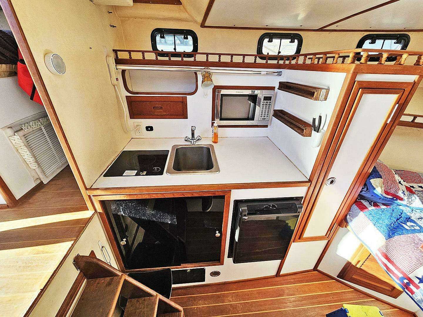 2010 Eastern Casco Bay 35 Flybridge - Image 11