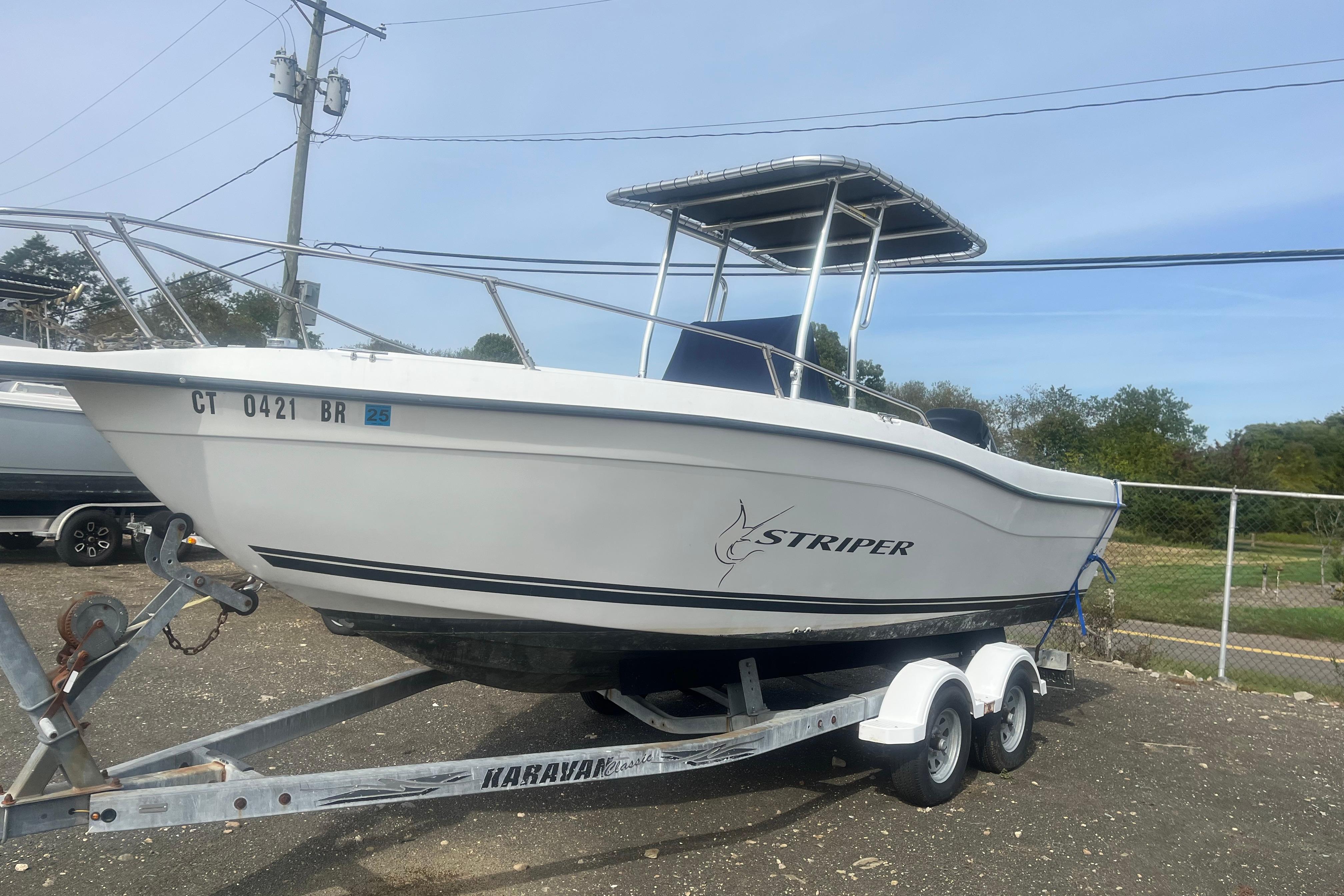 2000 Seaswirl Striper 2101 Center Console O/B