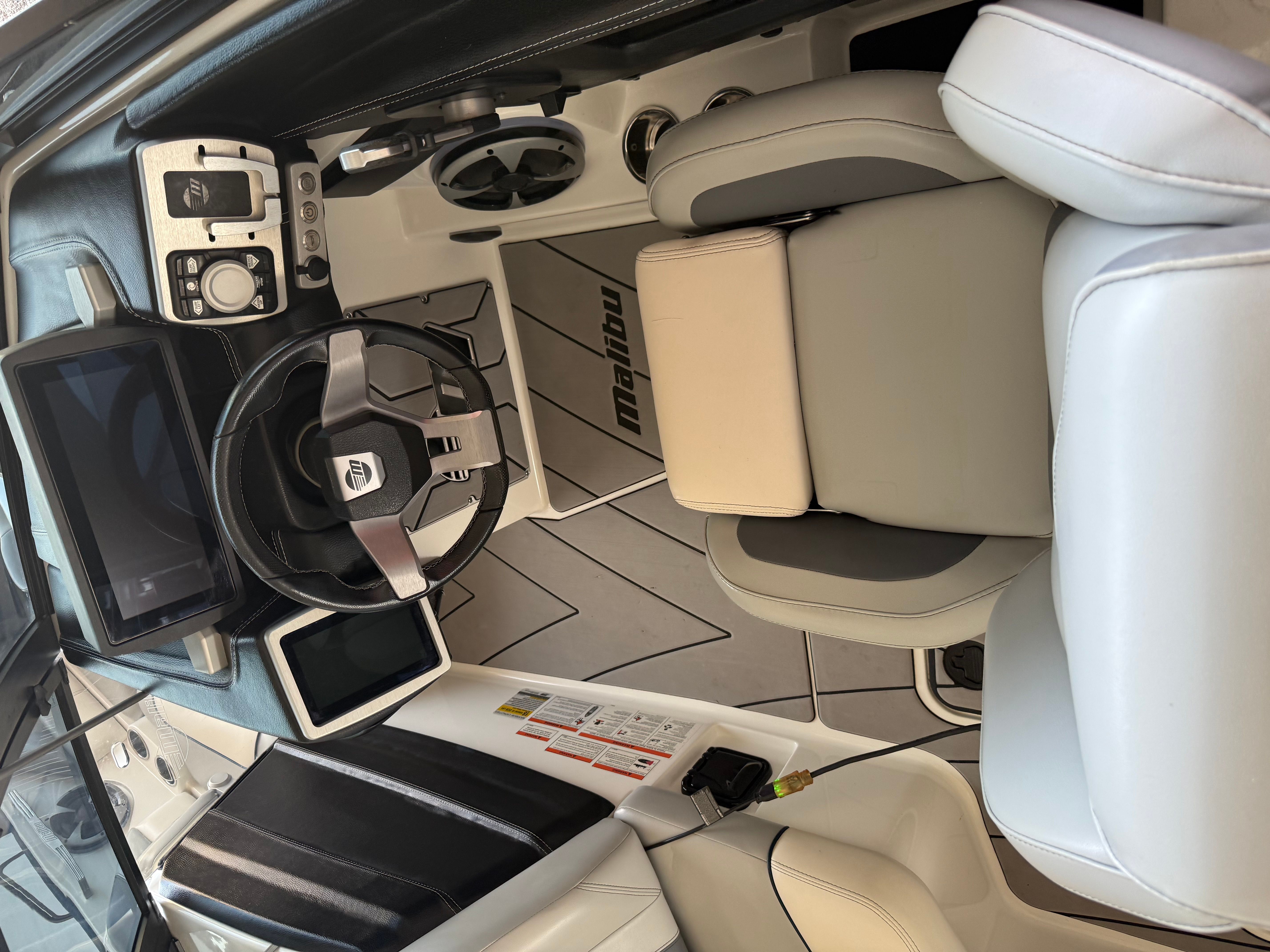 2020 Malibu Wakesetter 25 LSV - 11