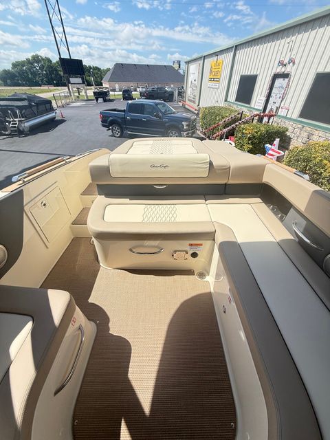2026 Chris-Craft Bowrider Sportster WALKTHROUGH WINDSHIELD LUXURY B - 79