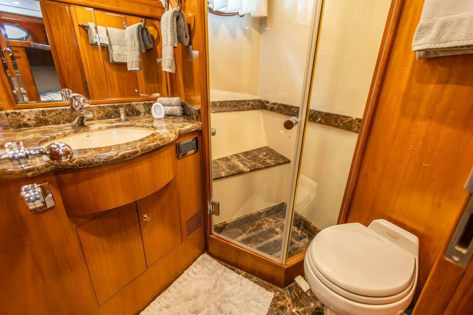2005 Ocean Alexander Raised Pilothouse Flybridge Sedan - Image 23