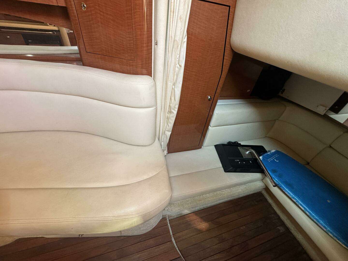 2002 Sea Ray 320 Sundancer - Image 44