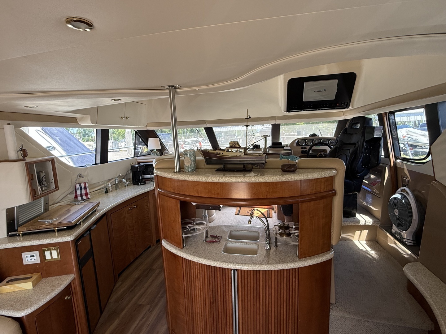 1999 Carver 450 Voyager - Image 28