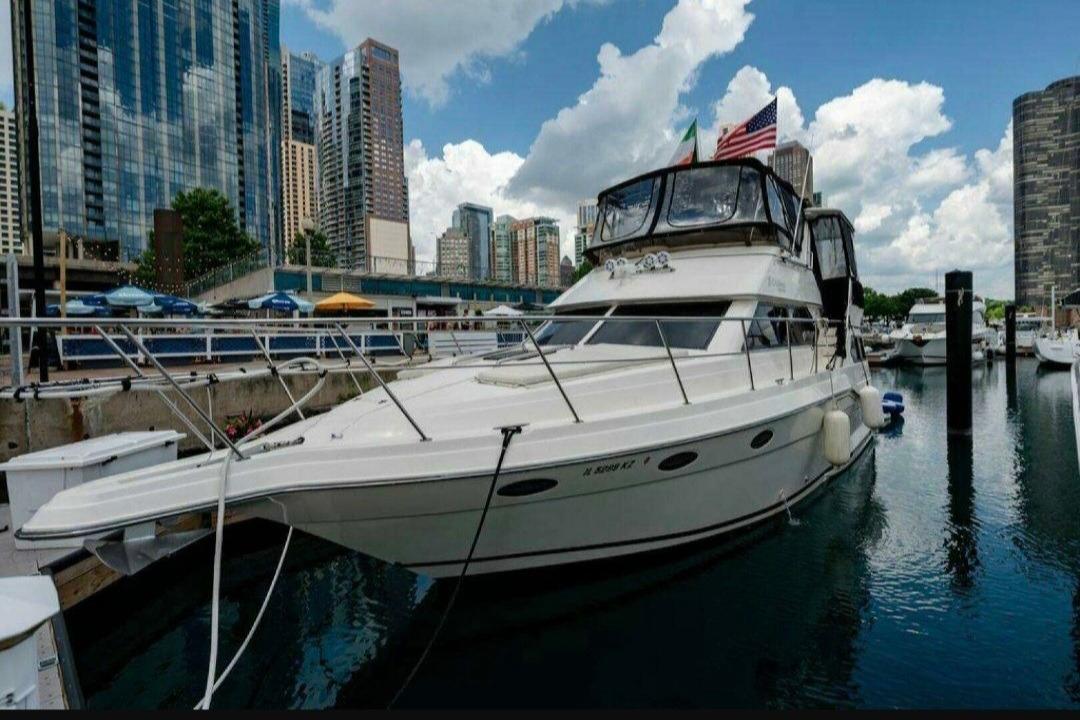 1991 Cruisers Yachts 3850 Aft Cabin