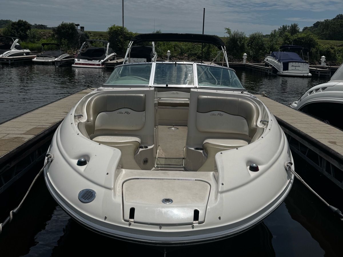 2006 Sea Ray 220 Sundeck (220 SD)