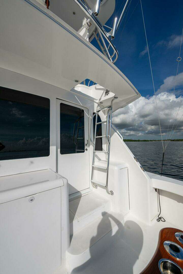 2004 Viking 48 Convertible - Image 36