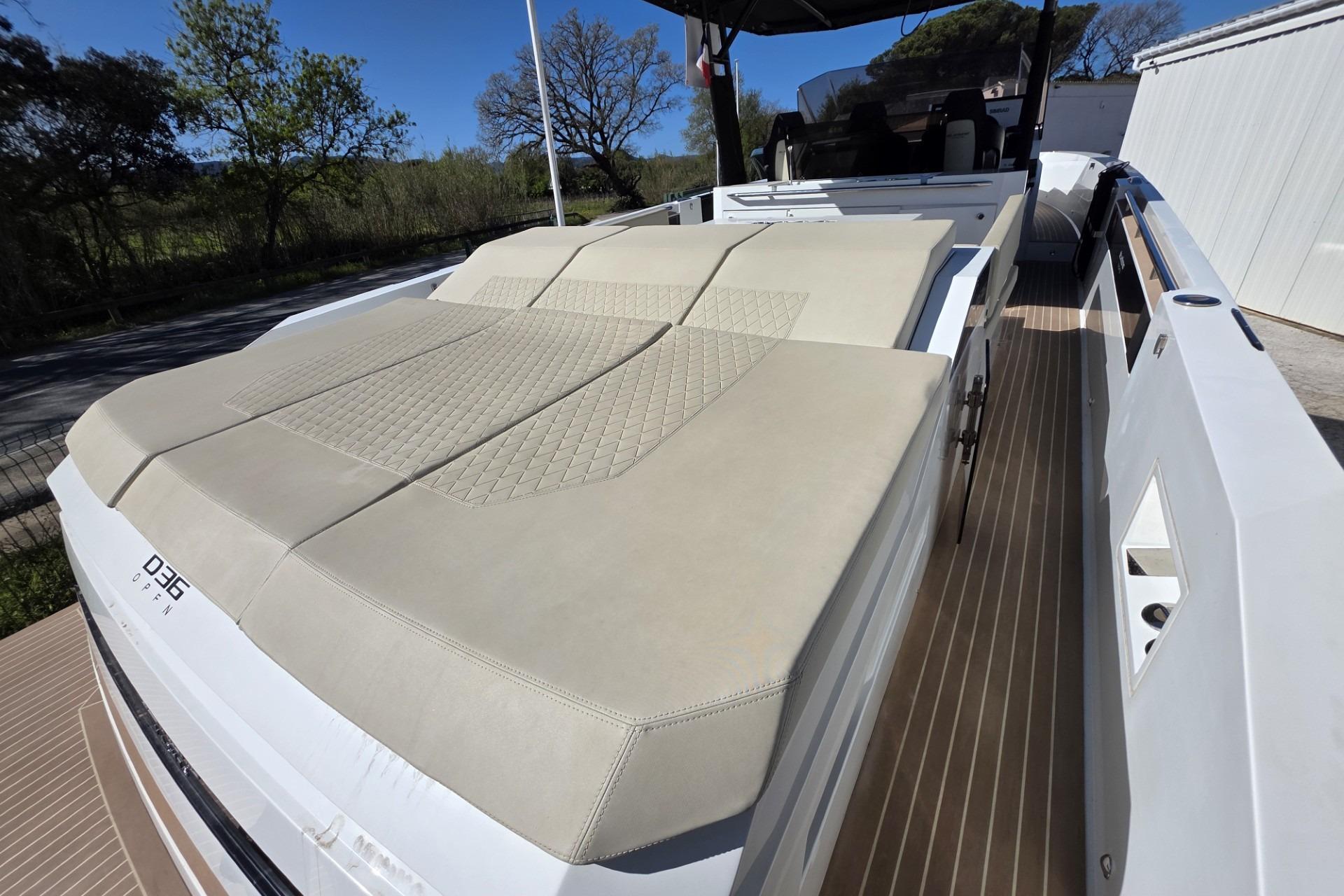 2024 De Antonio Yachts D36 OPEN with spacious sunbed and sleek design.