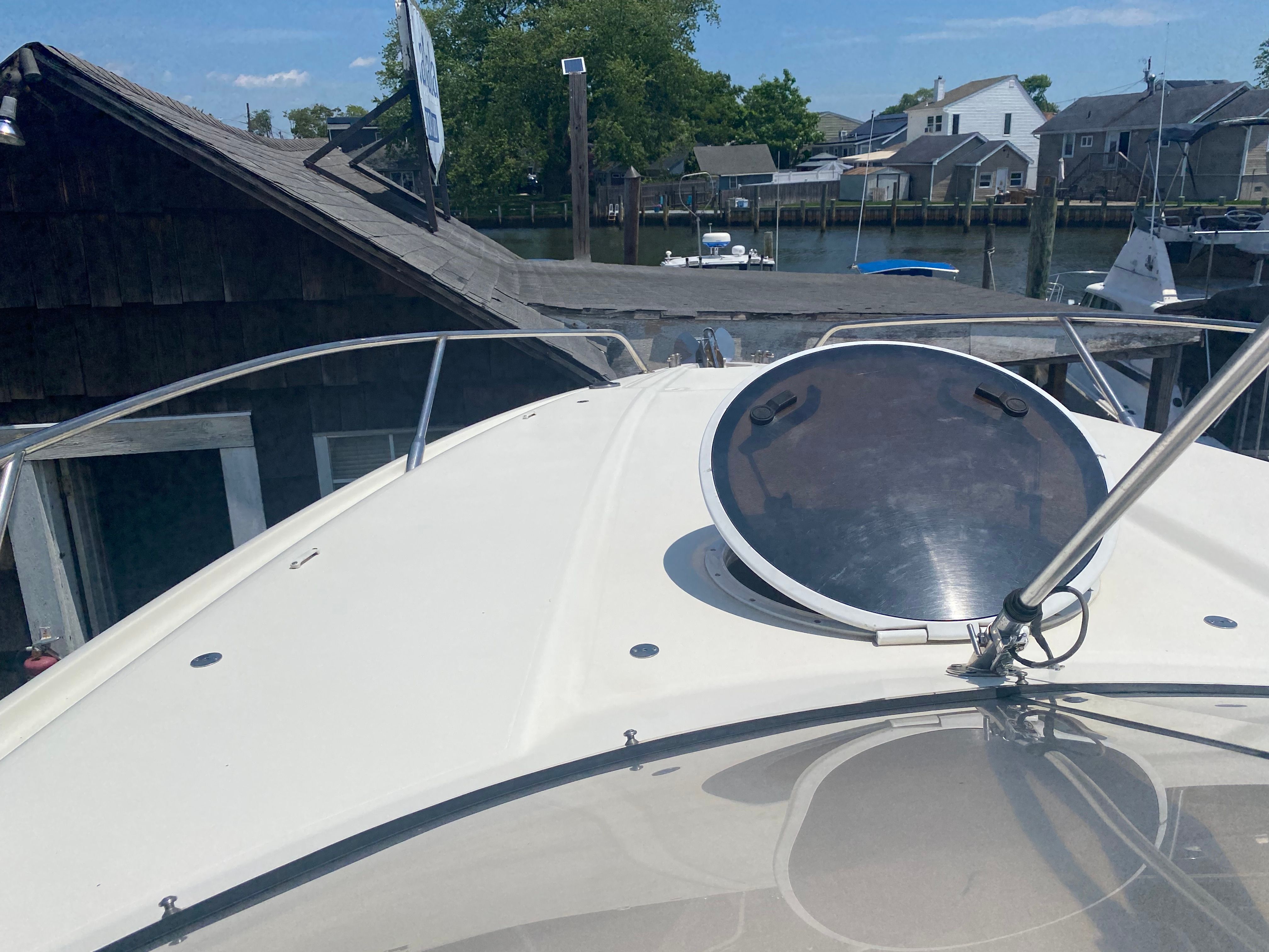 1994 Sunseeker Hawk 31 docked with houses in the background.