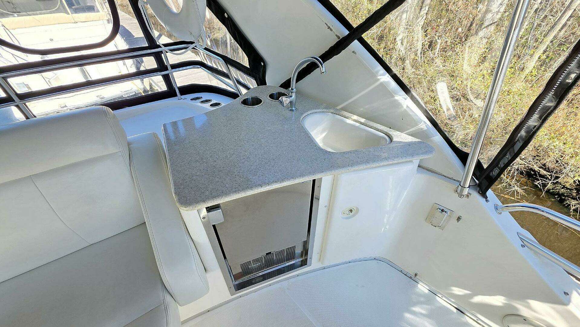 2001 Silverton 410 Sport Bridge - Image 33