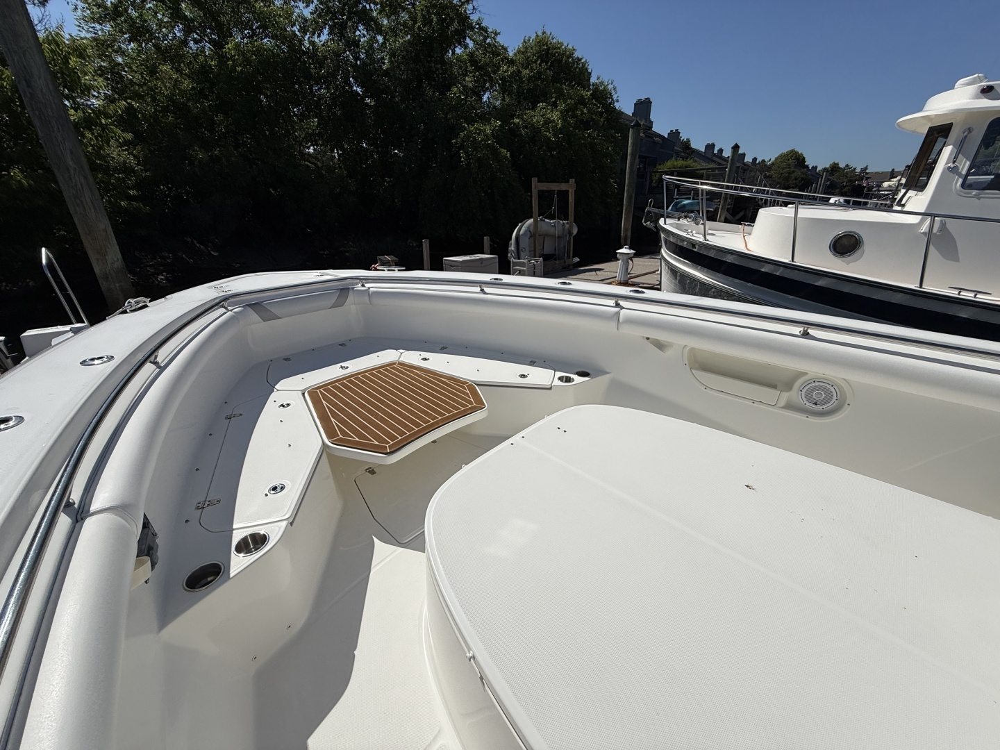 2016 Boston Whaler — - Image 17