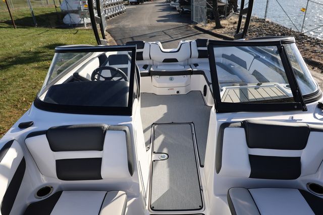 2026 Yamaha Boats AR 195 BOTH COLORS AVAILABLE - 17
