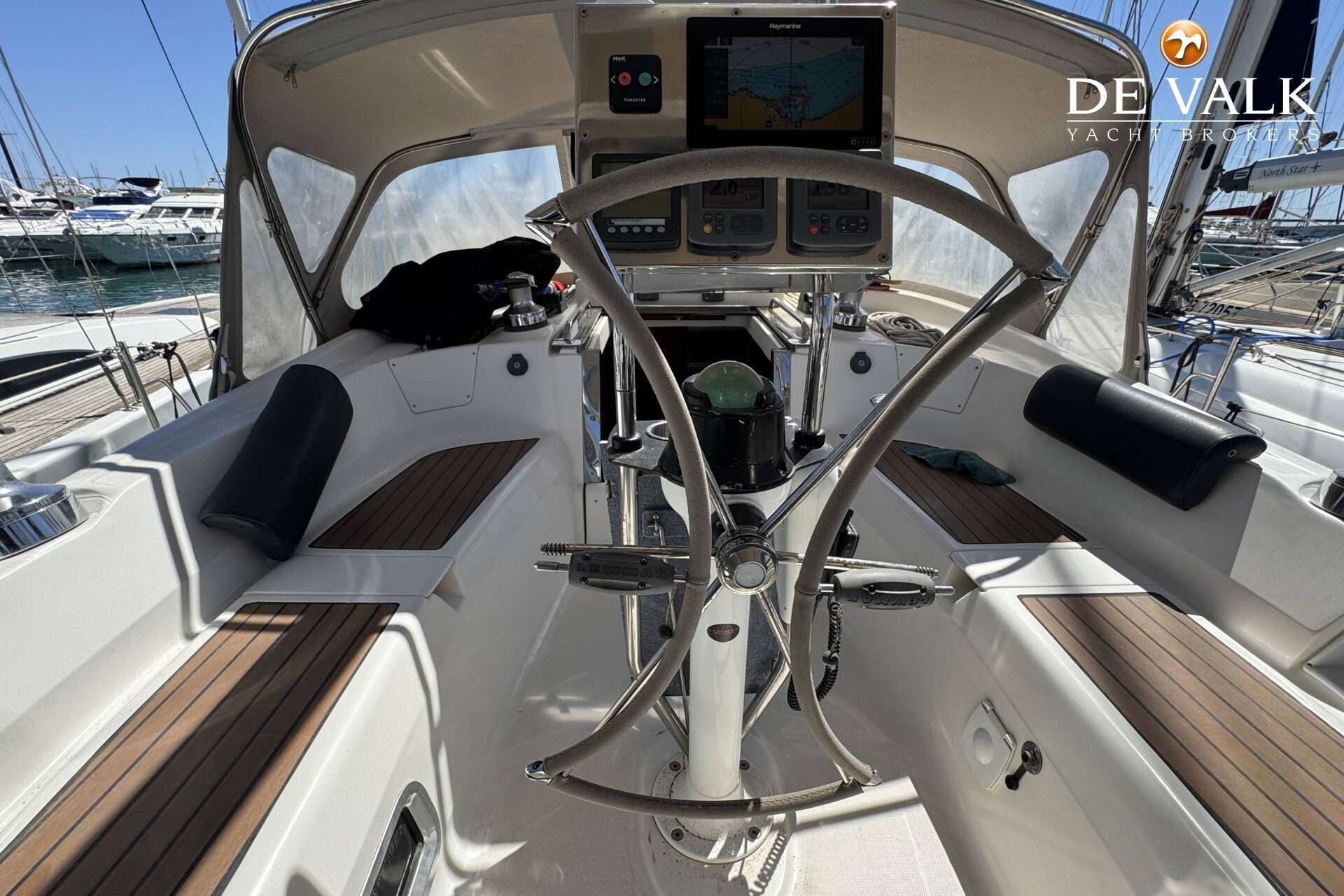2010 Hunter 50 Center Cockpit - 15