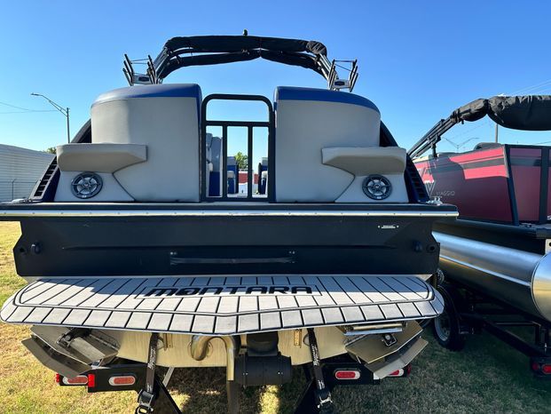 Rear view of Montara 25' SURF BOSS 2.0 boat, 2023 model.
