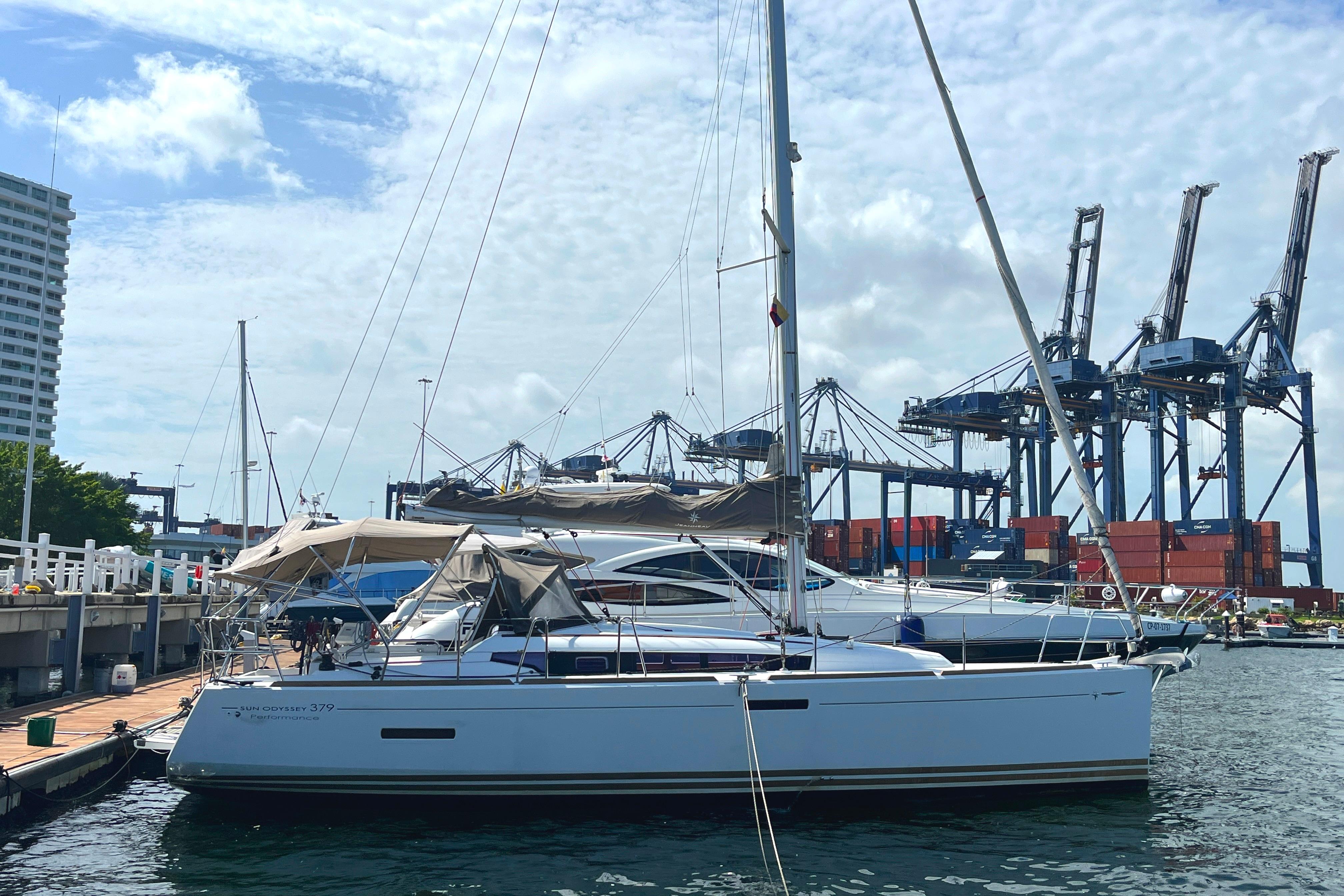 2013 Jeanneau Sun Odyssey 379