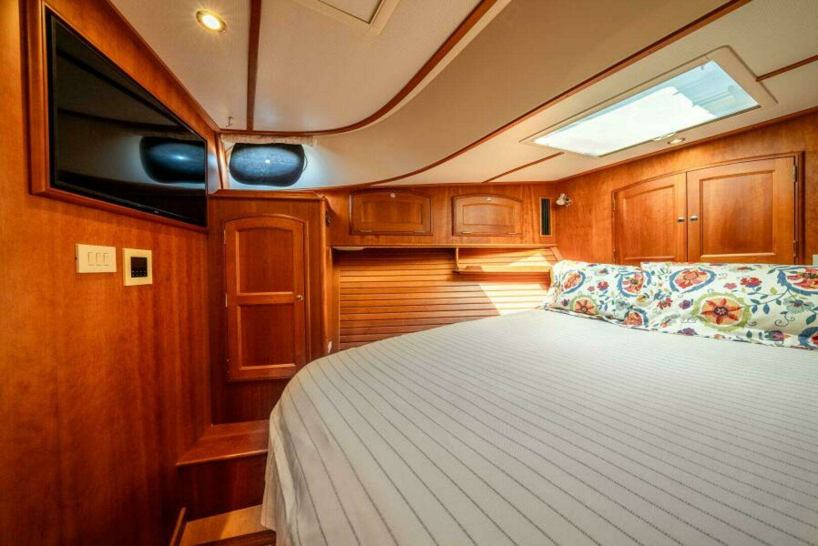 2012 Hinckley Talaria 48 - Image 29