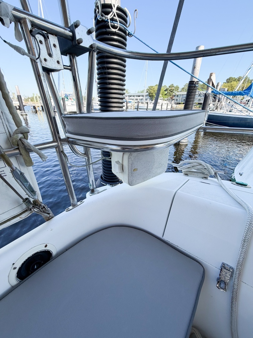 1996 Catalina 36 Mk II - Image 19