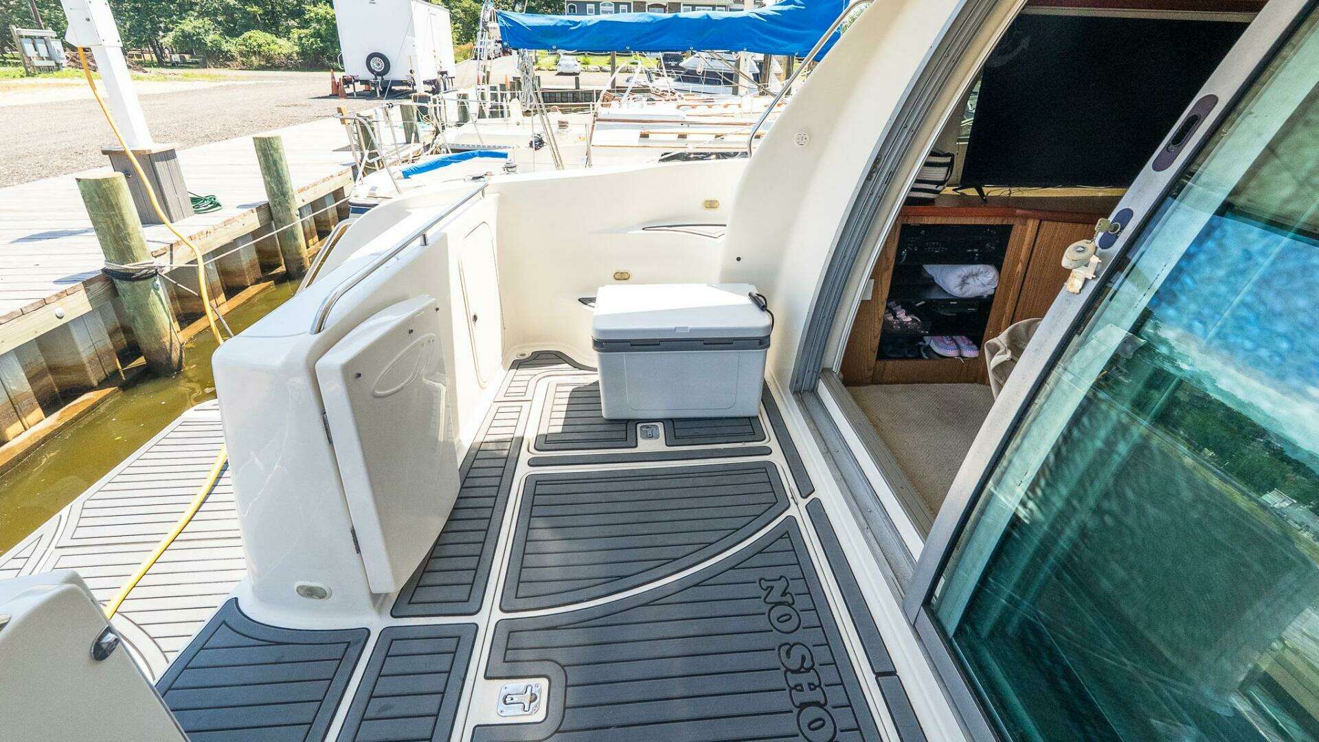2000 Maxum 4600 SCB - Image 9