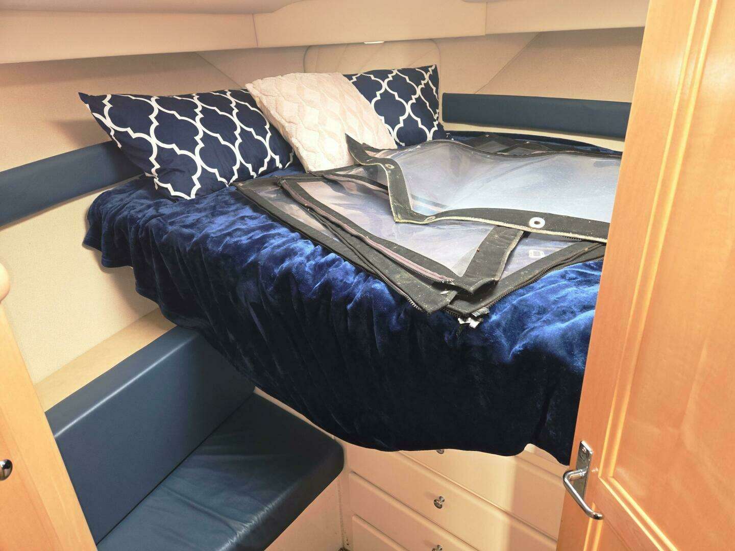 1998 Carver 355 Aft Cabin - Image 14