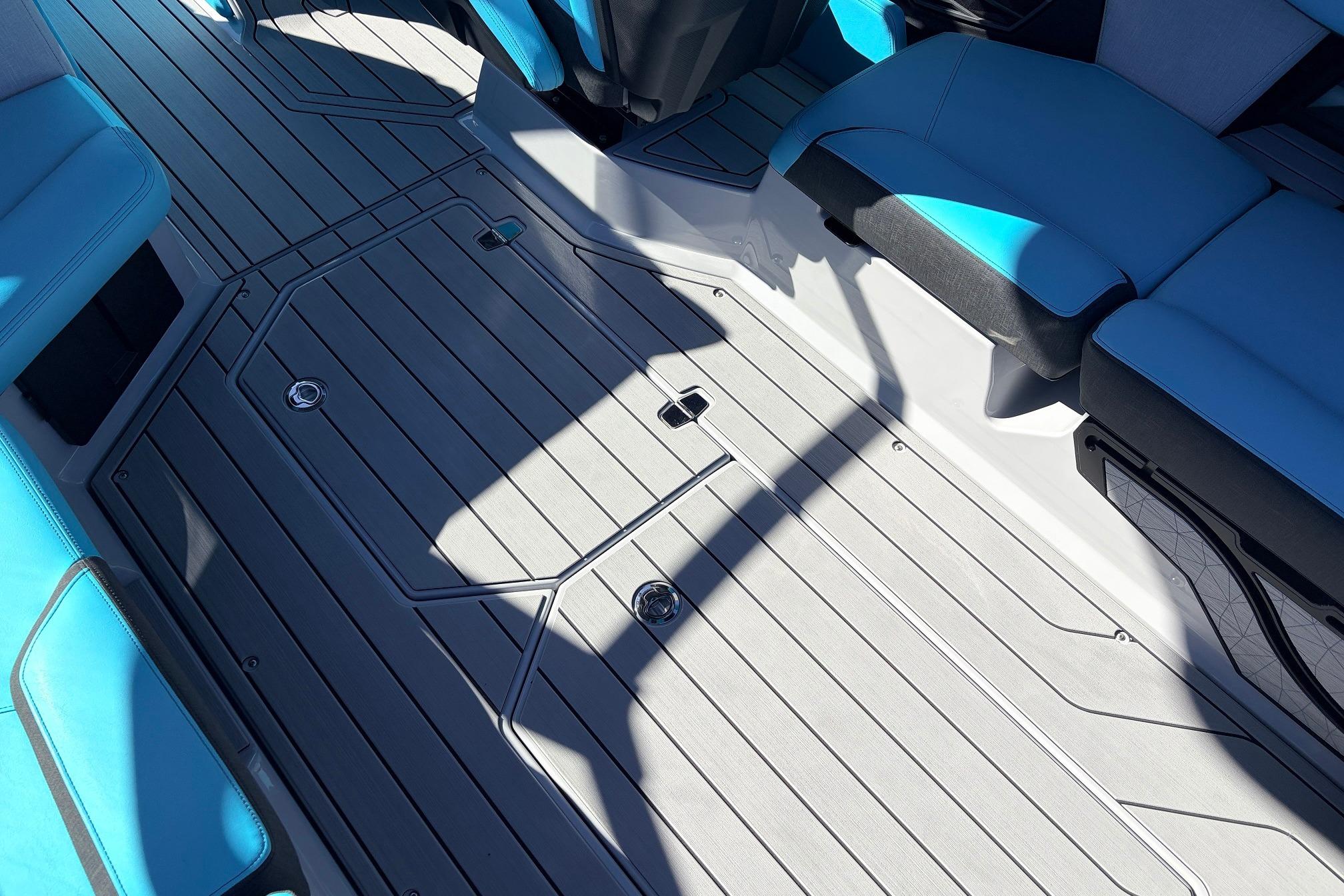 2026 Nautique Super Air Nautique G23 interior with sleek gray flooring and blue seating.