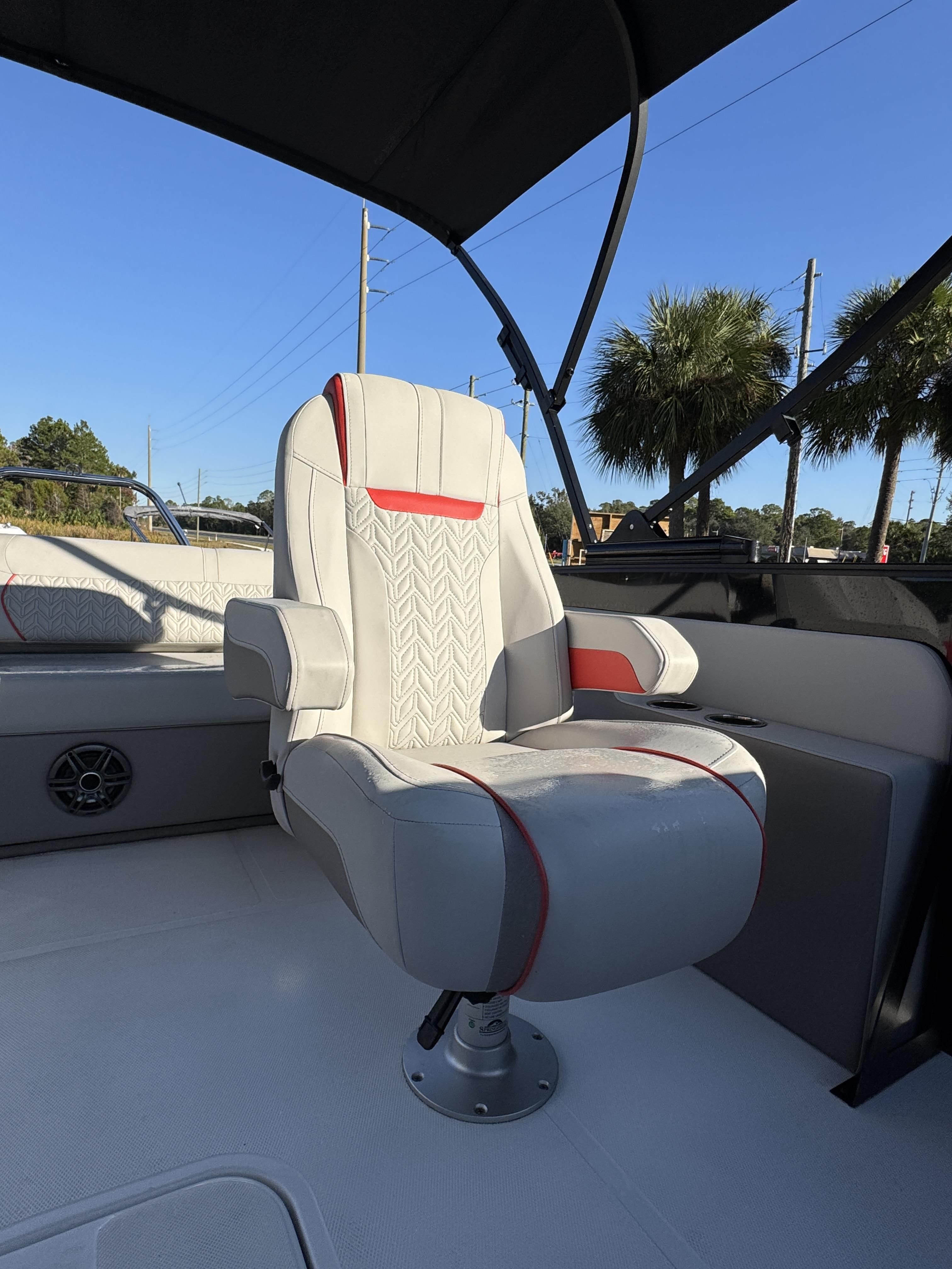 2025 Hurricane FunDeck OB FD 2360 SFL OB - 18