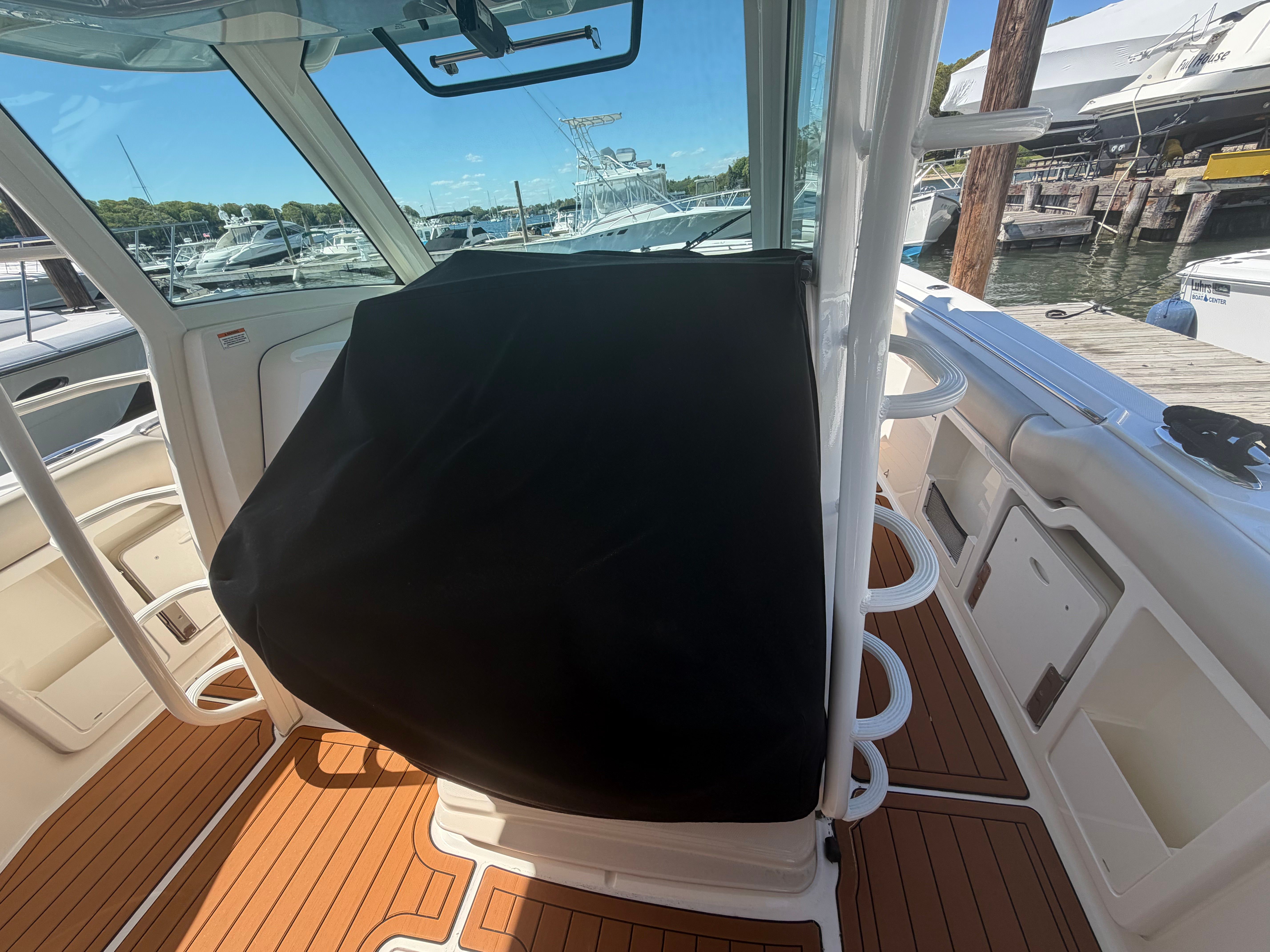2021 Boston Whaler 380 Outrage - 7