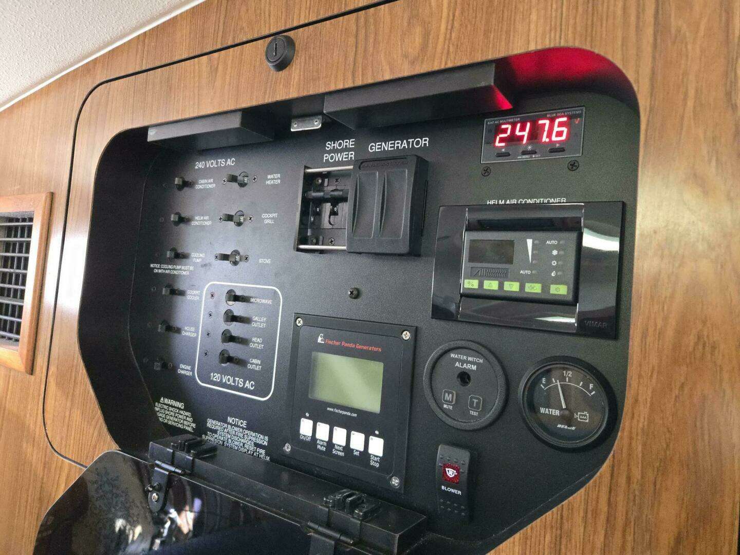 2013 Pursuit 345 Offshore - Image 19