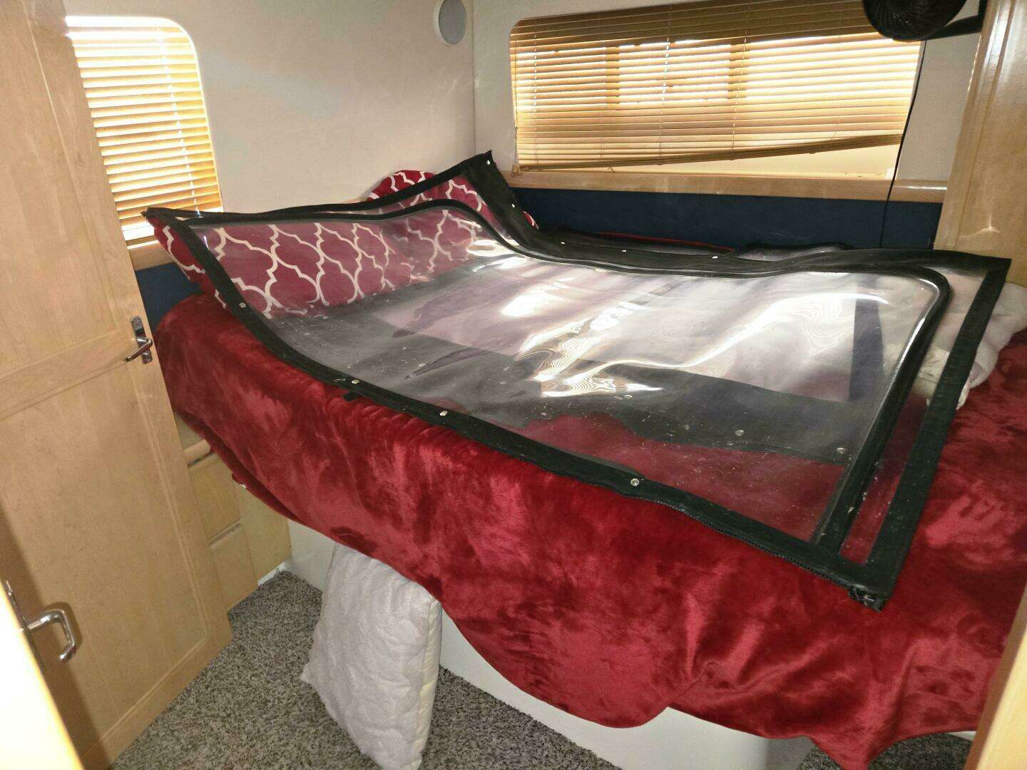 1998 Carver 355 Aft Cabin - Image 12