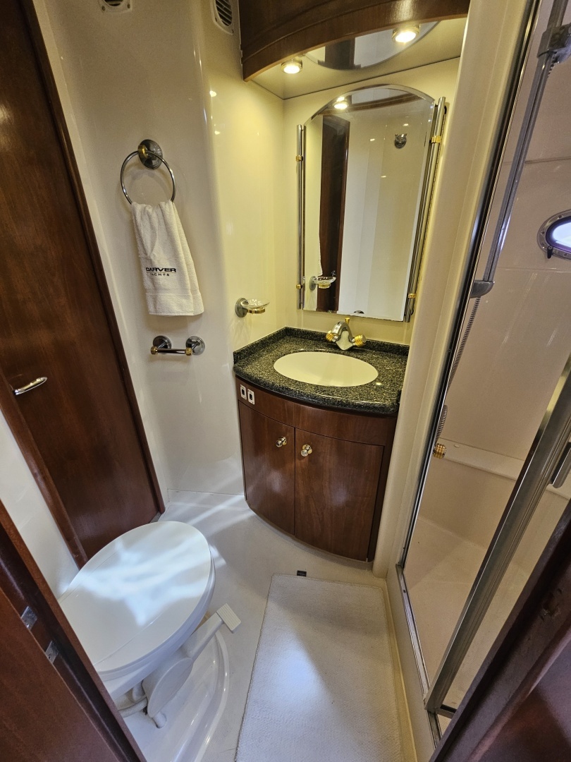 1999 Carver 530 Voyager - Image 16