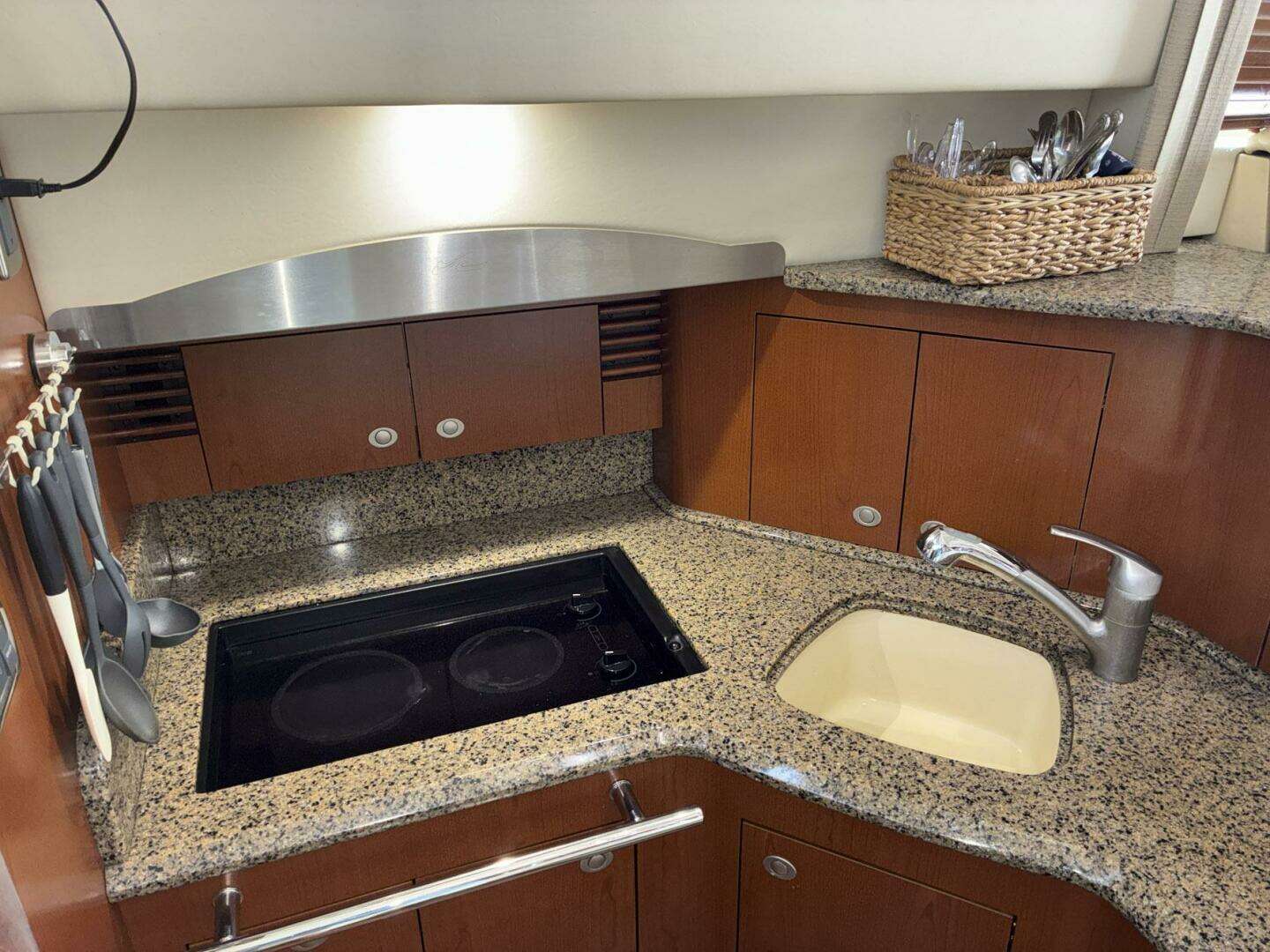 2007 Sea Ray 44 Sedan Bridge - Image 14