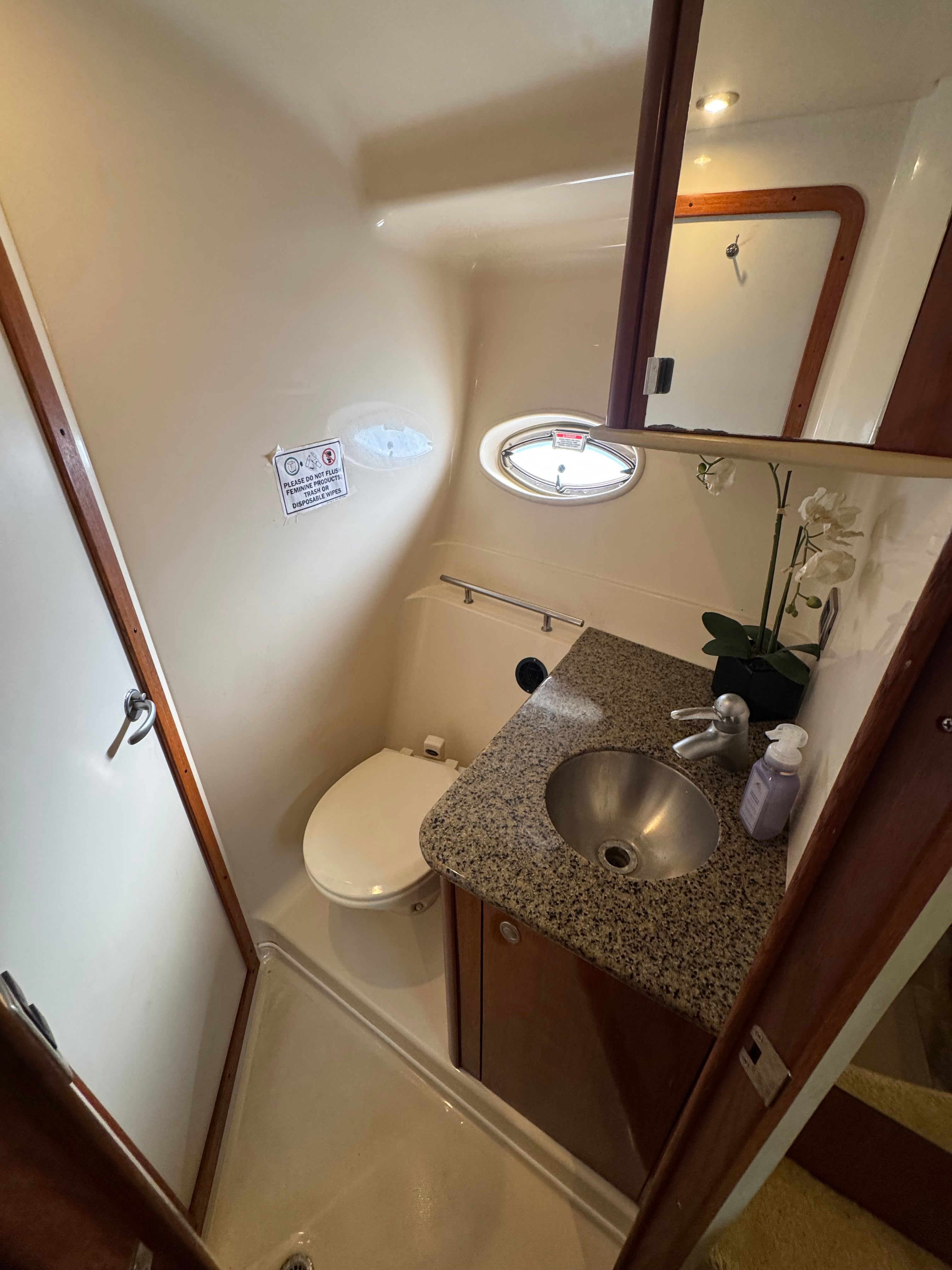 2006 Sea Ray 38 Sundancer - 10