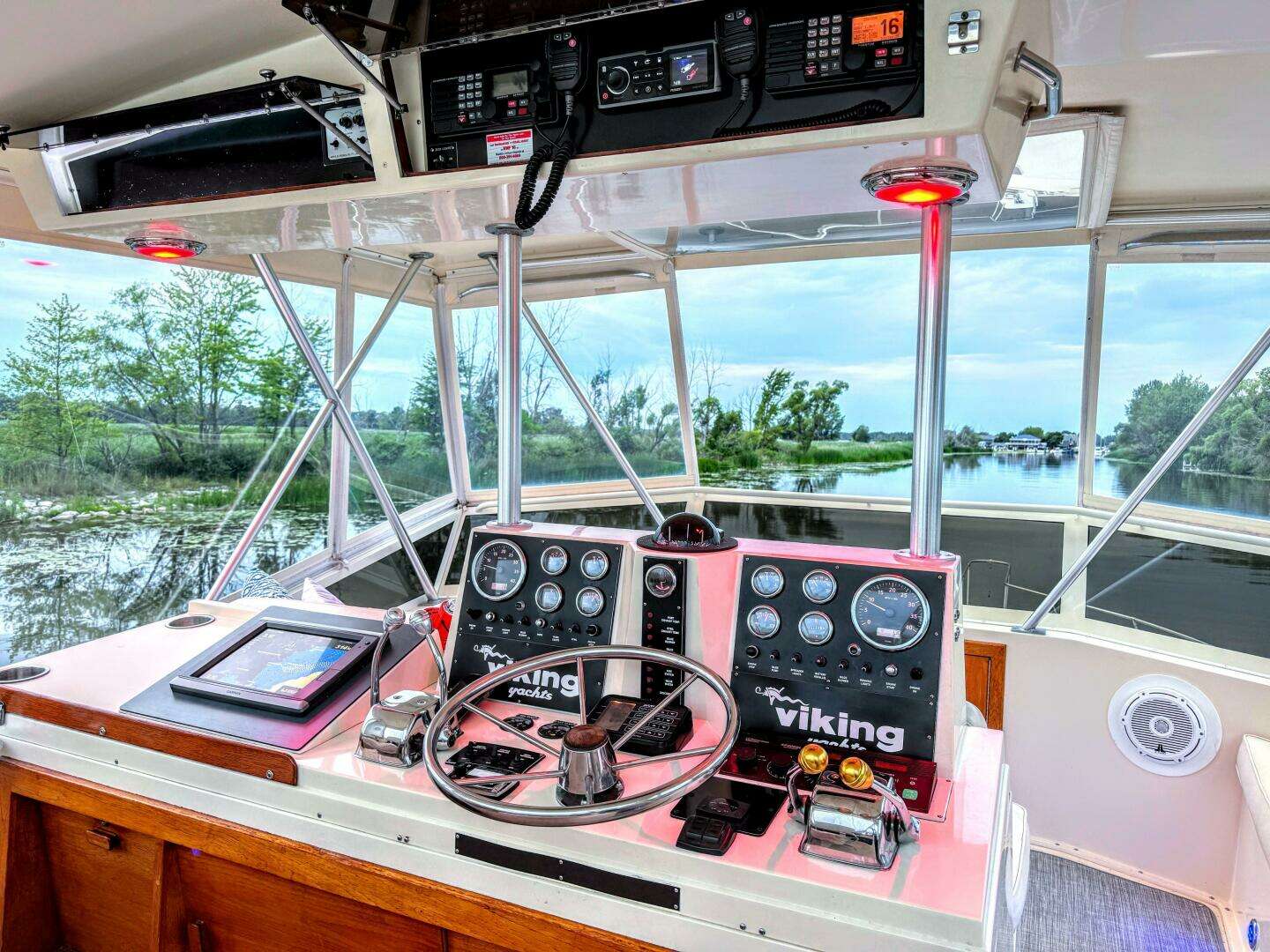 1987 Viking 48 Motor Yacht - Image 12