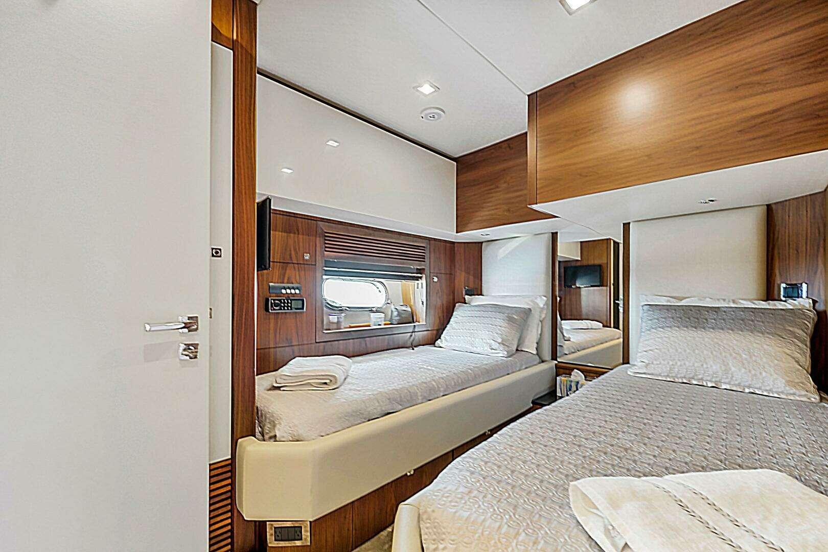 2013 Sunseeker Predator 84 - Image 33