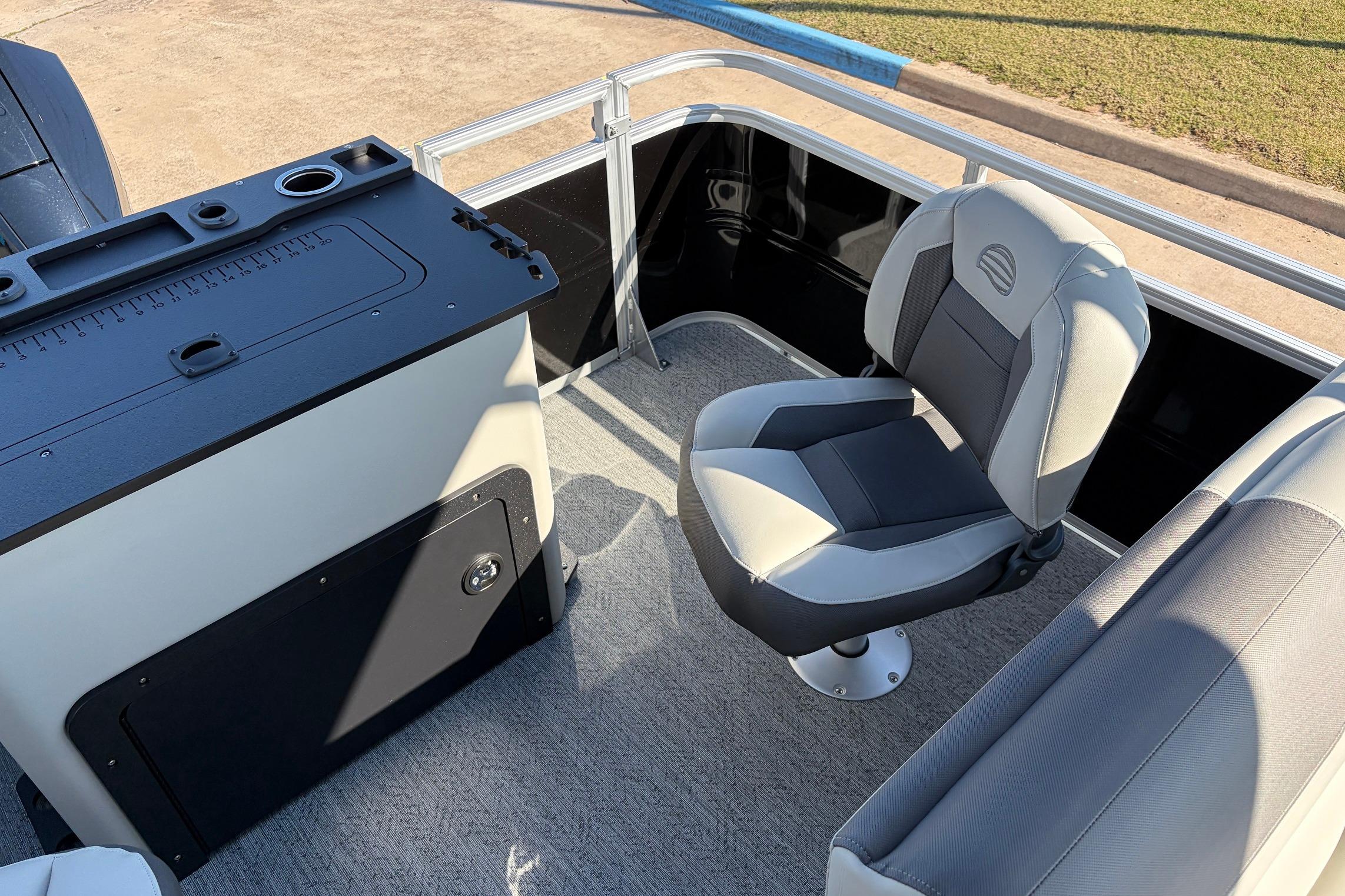 2026 Sun Tracker Fishin' Barge 22 XP3 interior with seating and console.