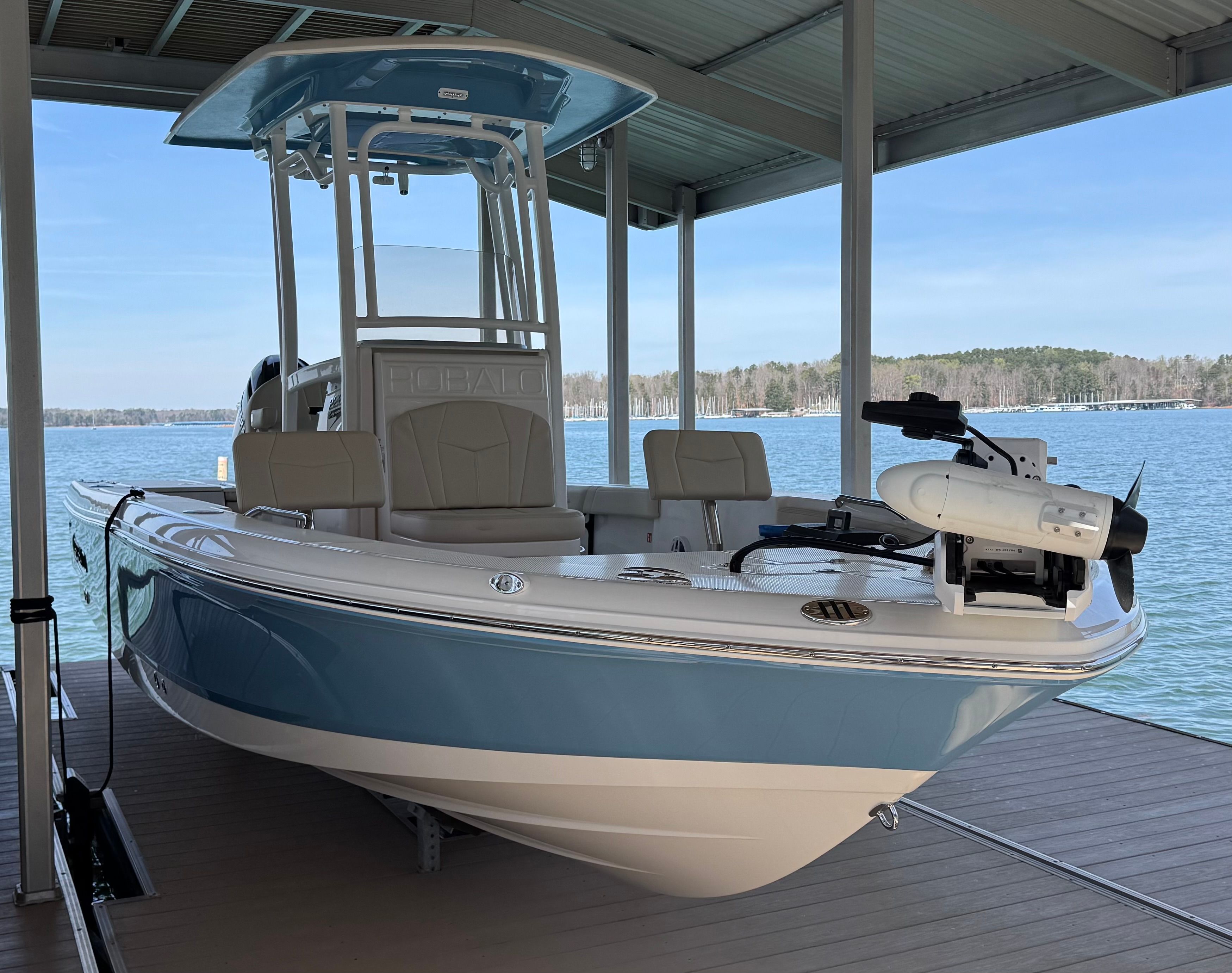 2026 Robalo 226