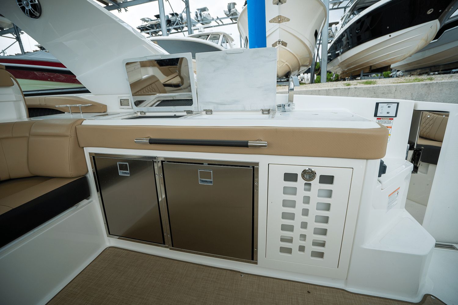 2025 Sea Ray SLX 400 Outboard - 12