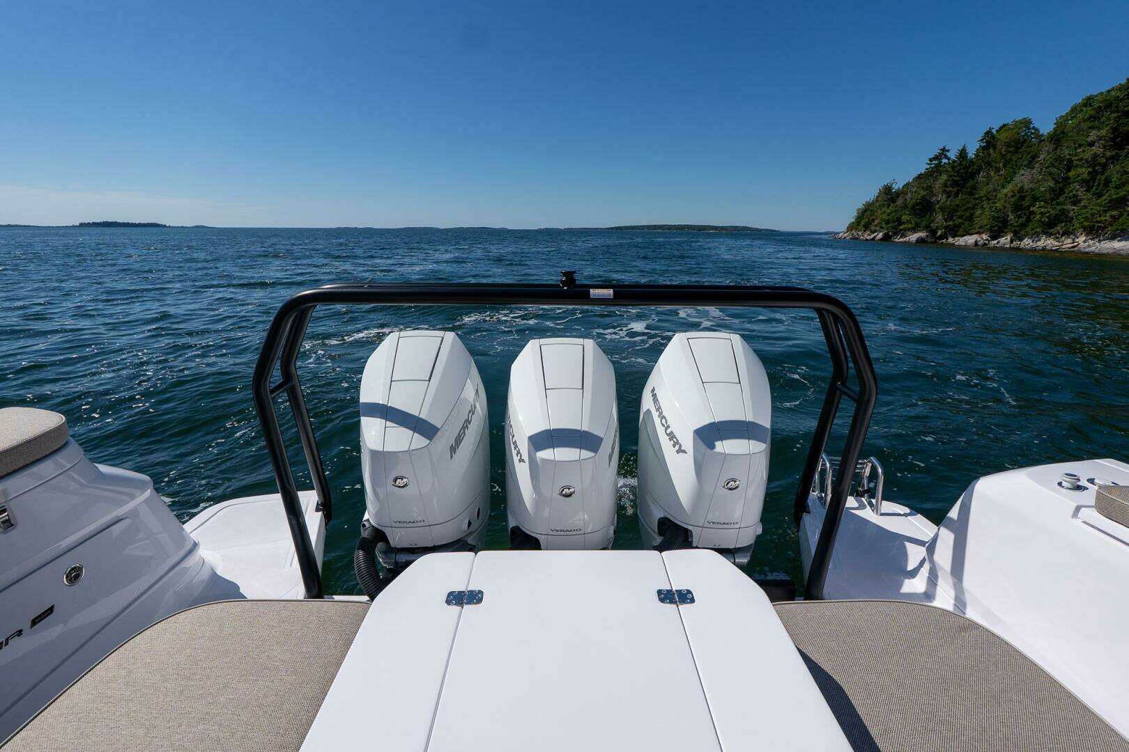 2025 Axopar Cross Cabin - Image 28