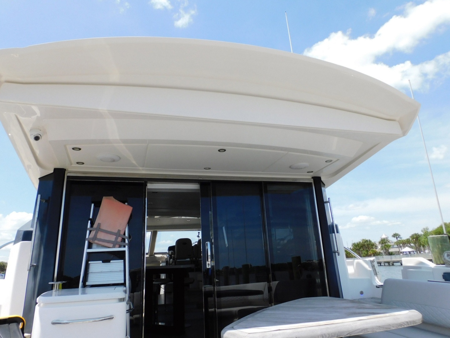 2019 Sea Ray 550L - Image 18