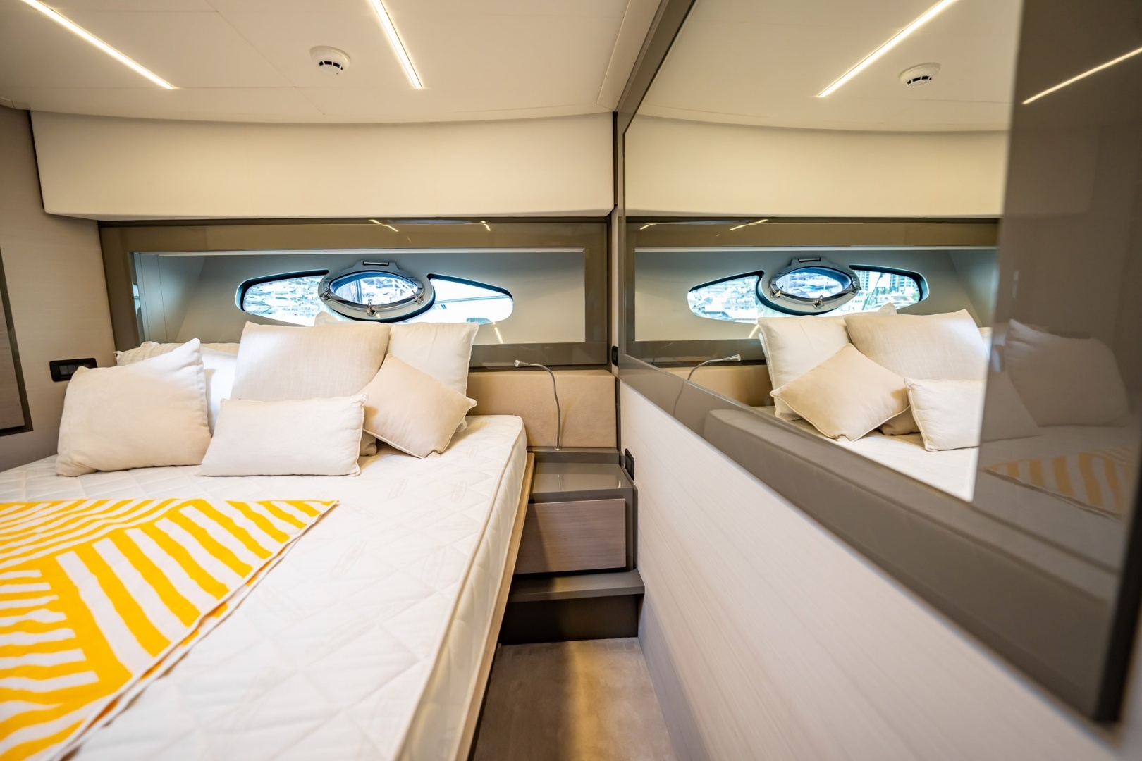 2020 Pershing 62 - Image 7
